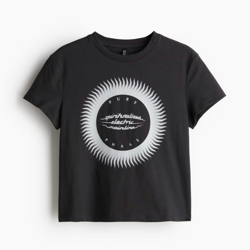 Short, fitted T-shirt
